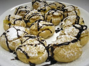 Cream puff with vanilla pudding filling