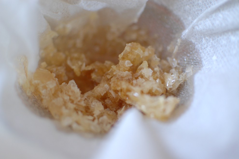 Using napkin to drain honey