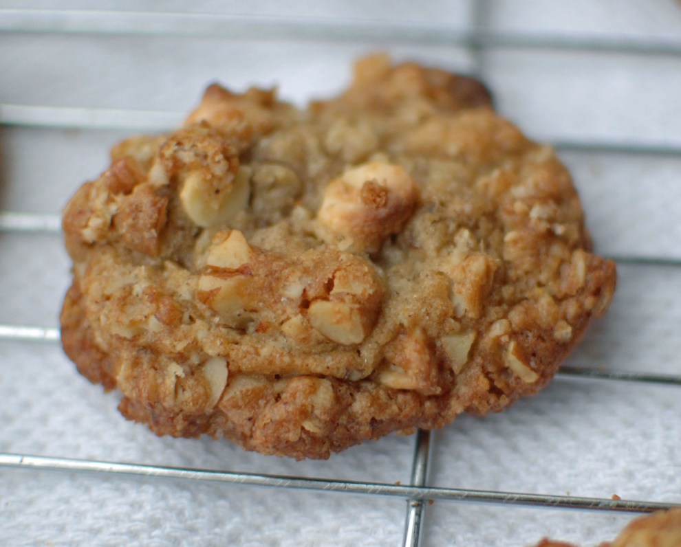 Oatmeal Cookies with white chocolate and Pecans